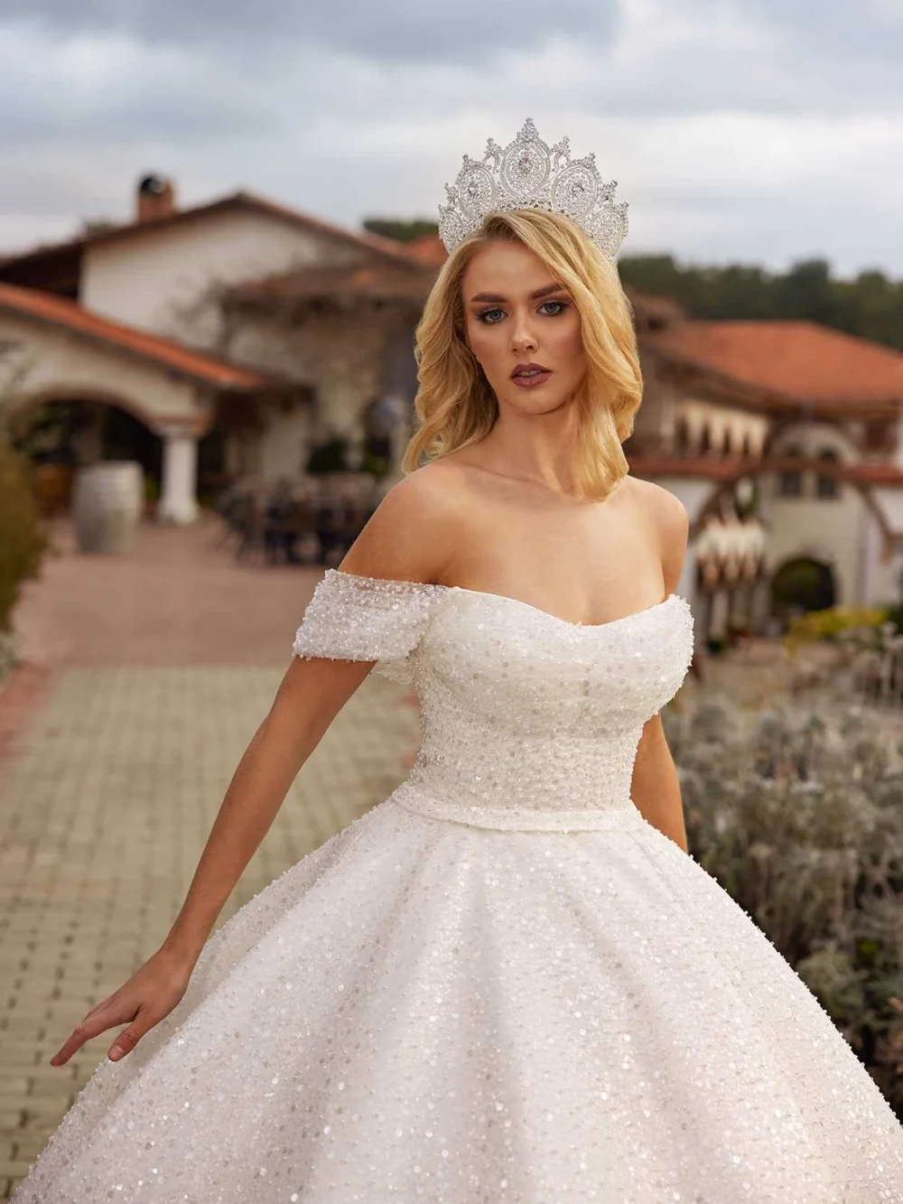 

Elegant Off-Shoulder Wedding Dress Romantic Sequin Bridal Gown Classic A-Line Appliqued Floor-Length Wedding Gown Customized