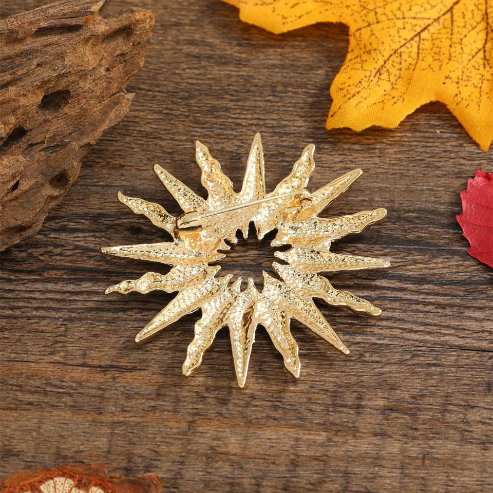 Creative Matte Metal Openwork Sun Brooch Women\'s Fashion Coat Accessories Men Gold Color Niche Design Simple Corsage Jewelry