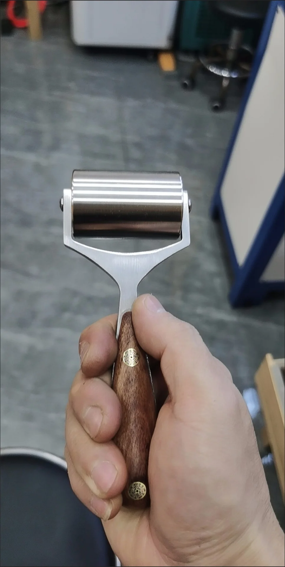 DIY Leather Pressing Wheel Hand-Pressed Roller Flattening Edge Leather Fitting Paint Edge Creaser Smoother Iron Rollers
