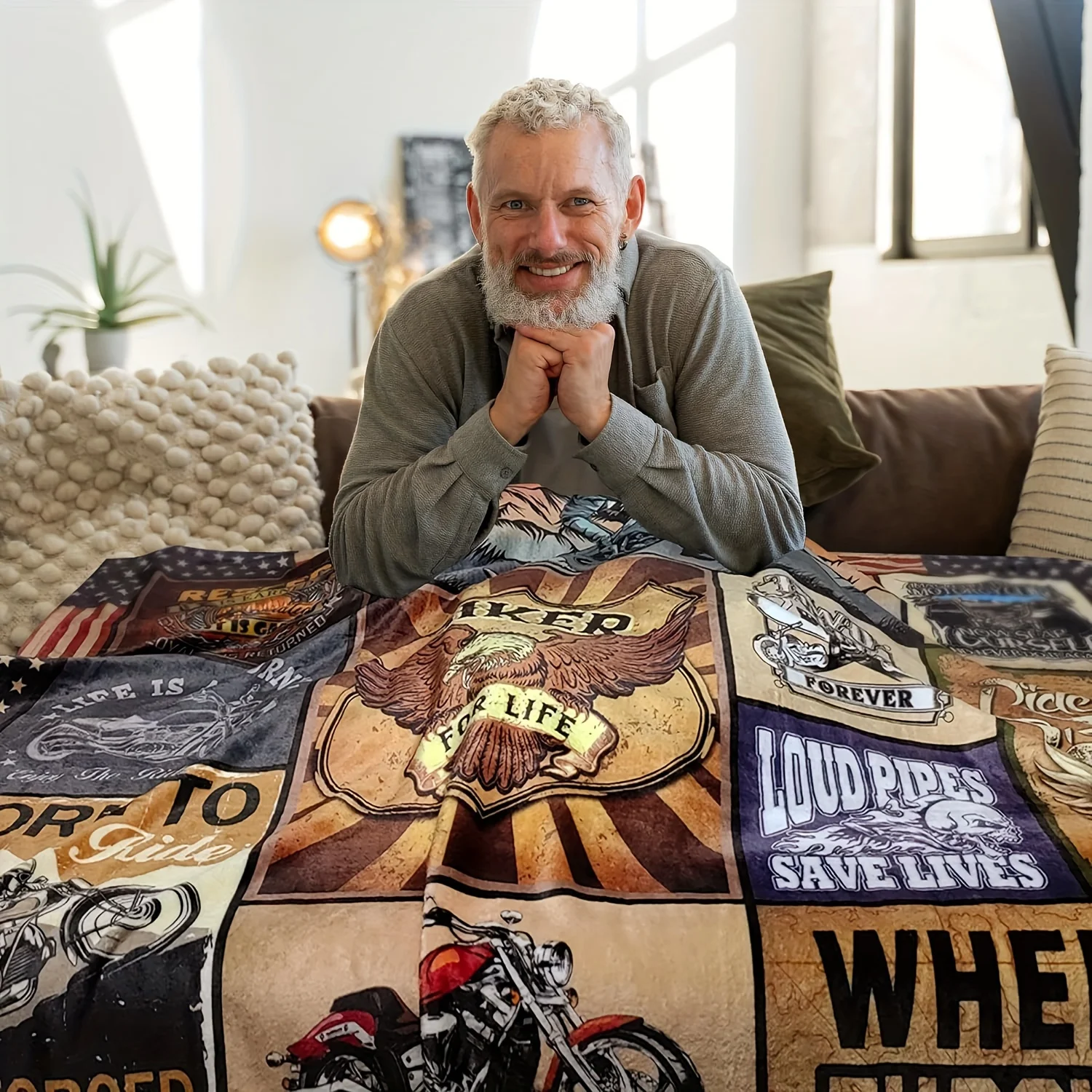 Retro motorcycle collage blanket - Soft, comfortable, stylish decoration, home comfort, an ideal gift for motorcycle enthusiasts