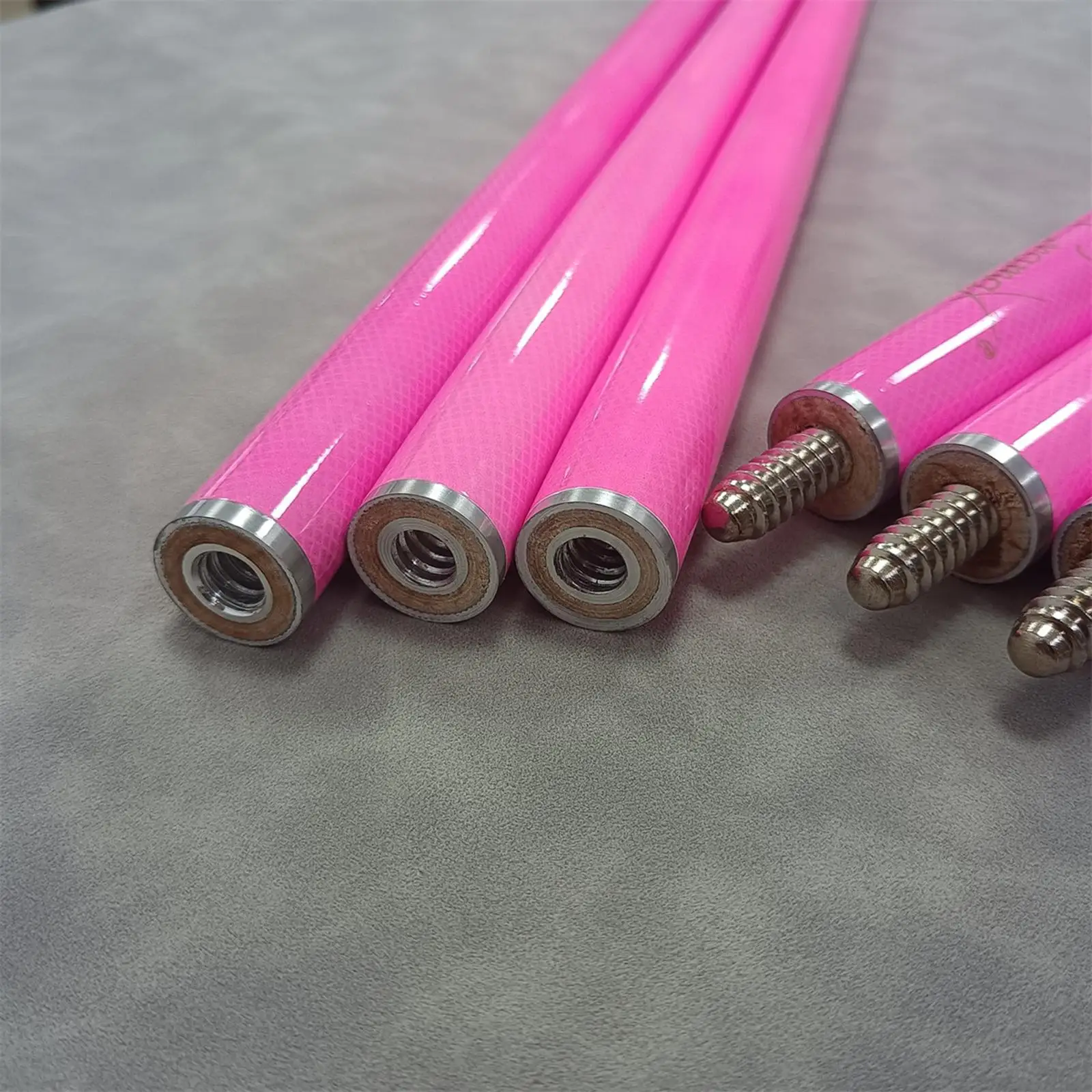 

9.5mm Tip Pool Cue Carbon Fiber Billiards Stick Two Piece for Men Women Black Eight Snooker Accessories