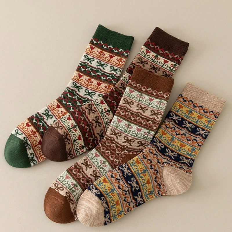 4 Pairs Women's Socks Autumn and Winter Retro Ethnic Warm Socks Thick Knit Cabin Cozy Crew Socks High-Elasticity Lady Sock Sets