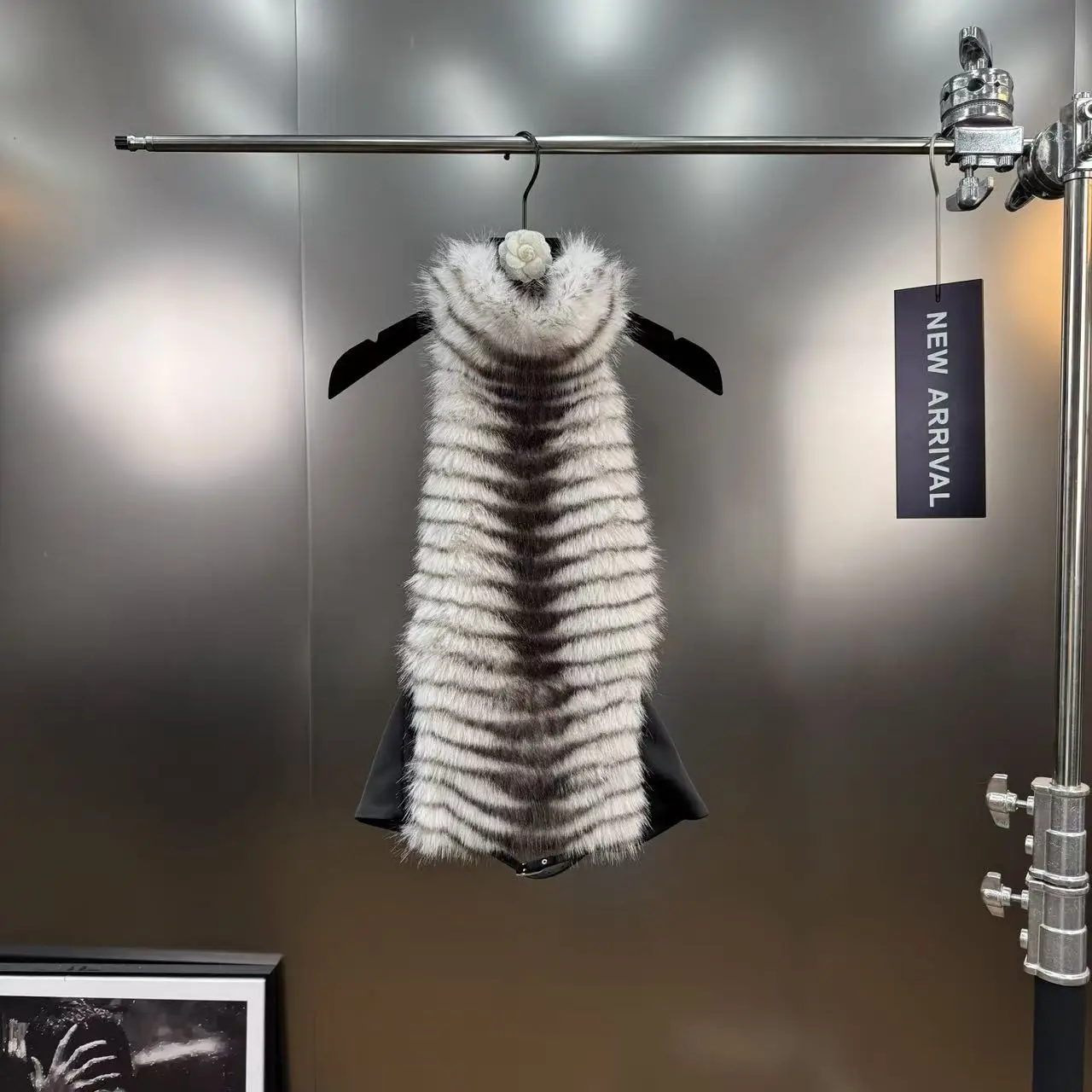 

Сексуальный роскошный модный топ с открытой спиной и круглым вырезом, женский блестящий топ без рукавов для ночной вечеринки и клуба, модный жилет