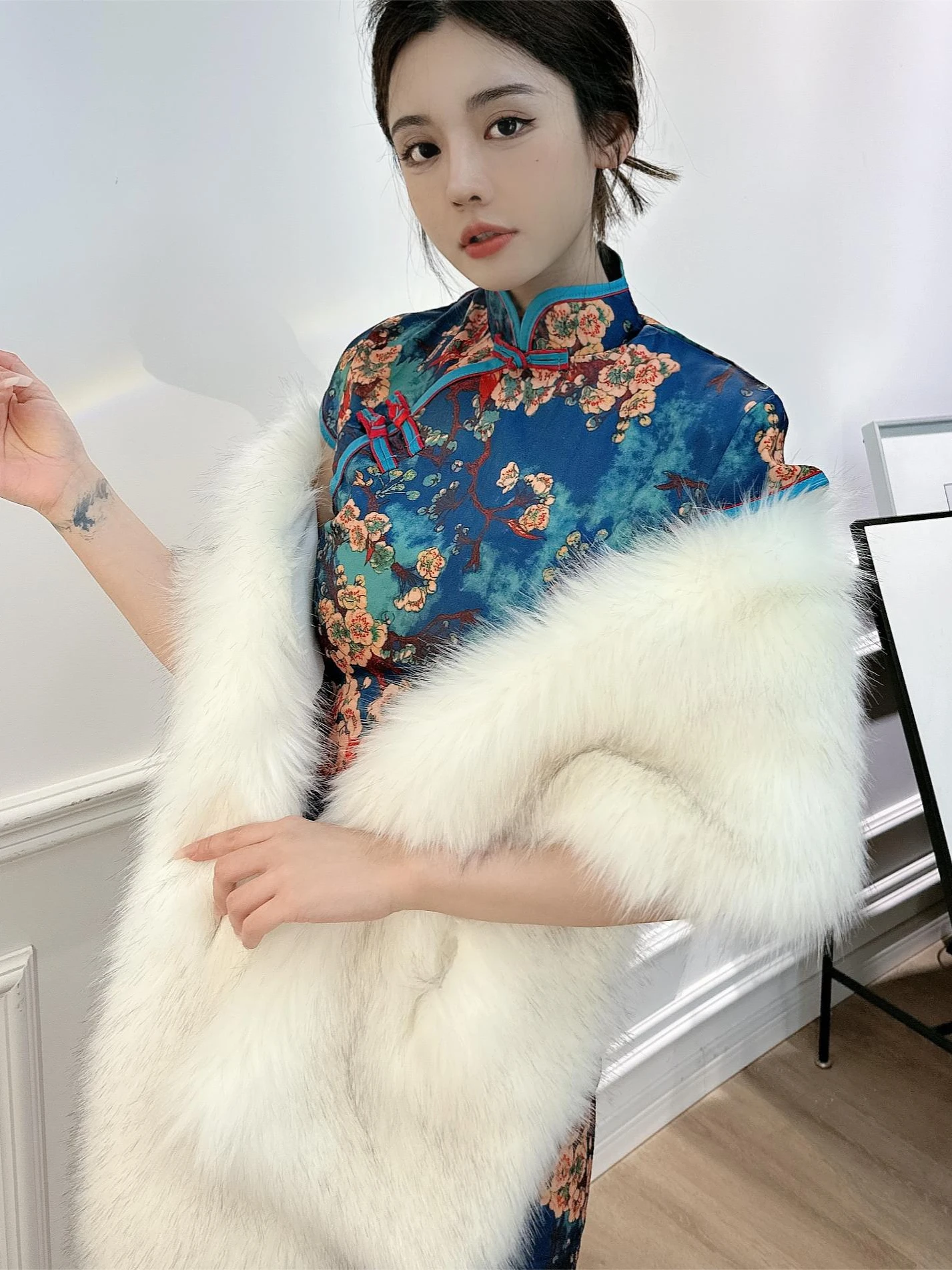 

Versatile fox hair cheongsam shawl autumn and winter imitation fur cape stage suitable for dinner wedding dress