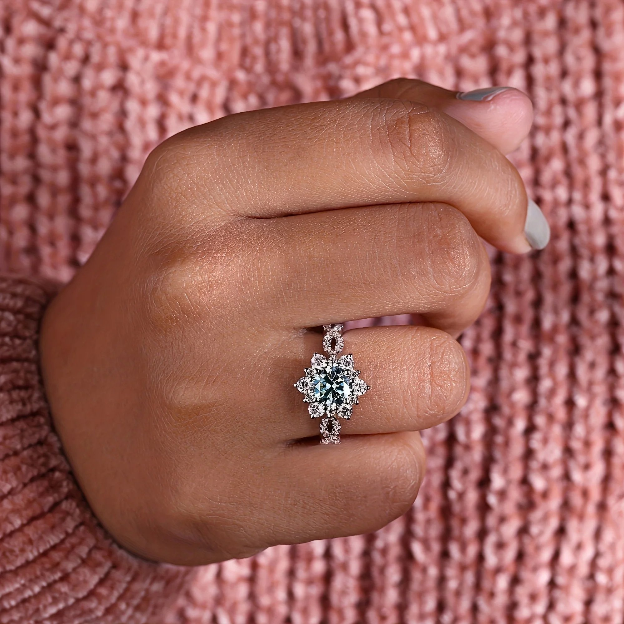 Fashionable Ladies Ring Luxury Sunflower Design with Main Blue Zircon Embedded Sparkling White Zircon Surrounding And Arm Accent