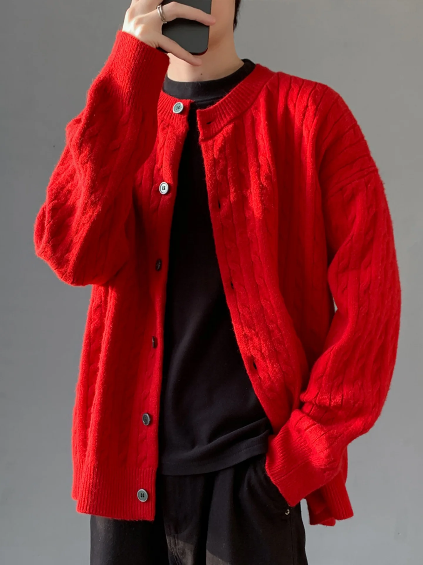 

Красный вязаный свитер-жакет для мужчин с воротником хенли, модный городской стиль, одежда для ранней осени, в корейском стиле, топ