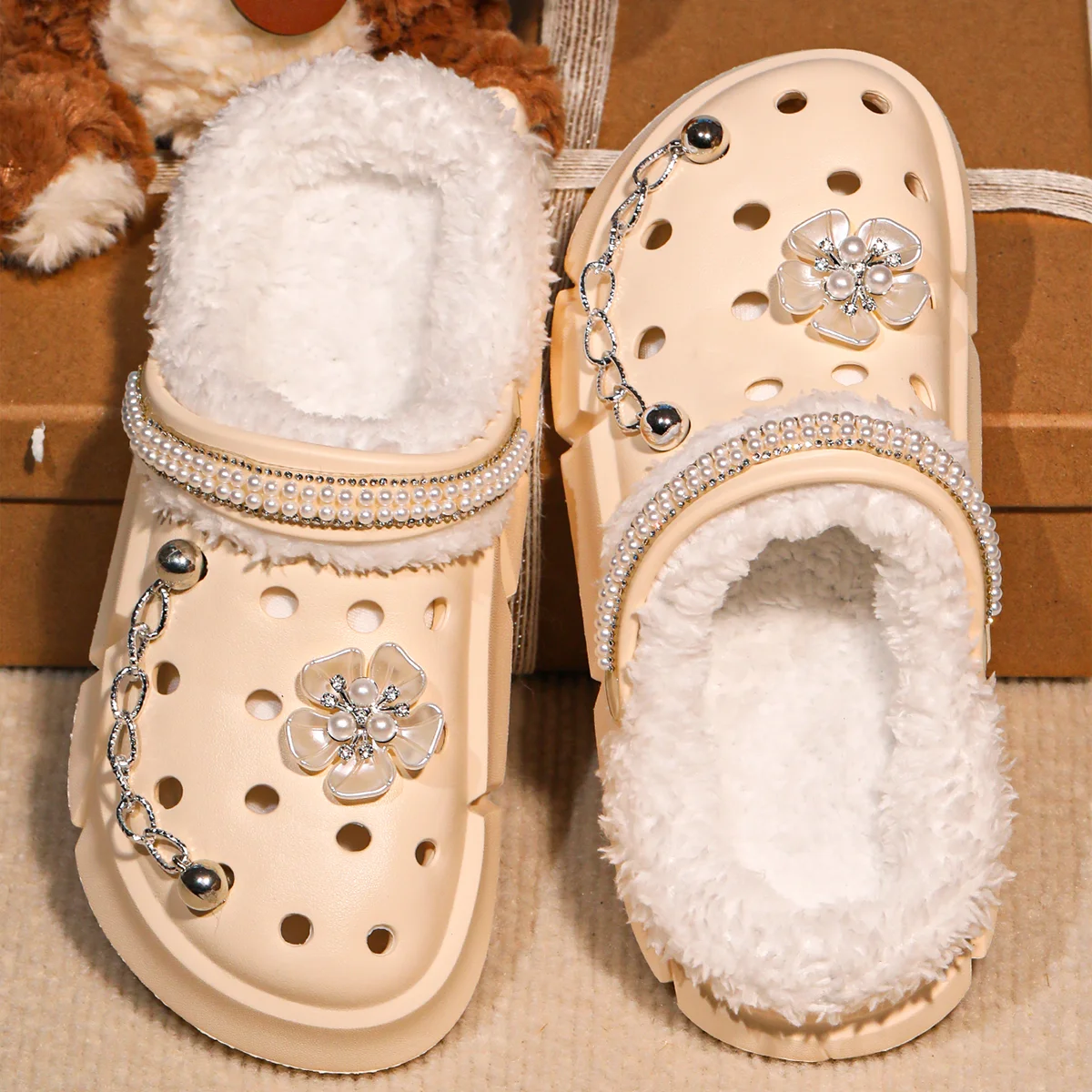 

1 Pair of Winter Cotton Lined Thickened EVA Clogs, Comfortable and Warm Slip-On Slippers, Durable Autumn and Winter Indoor and O