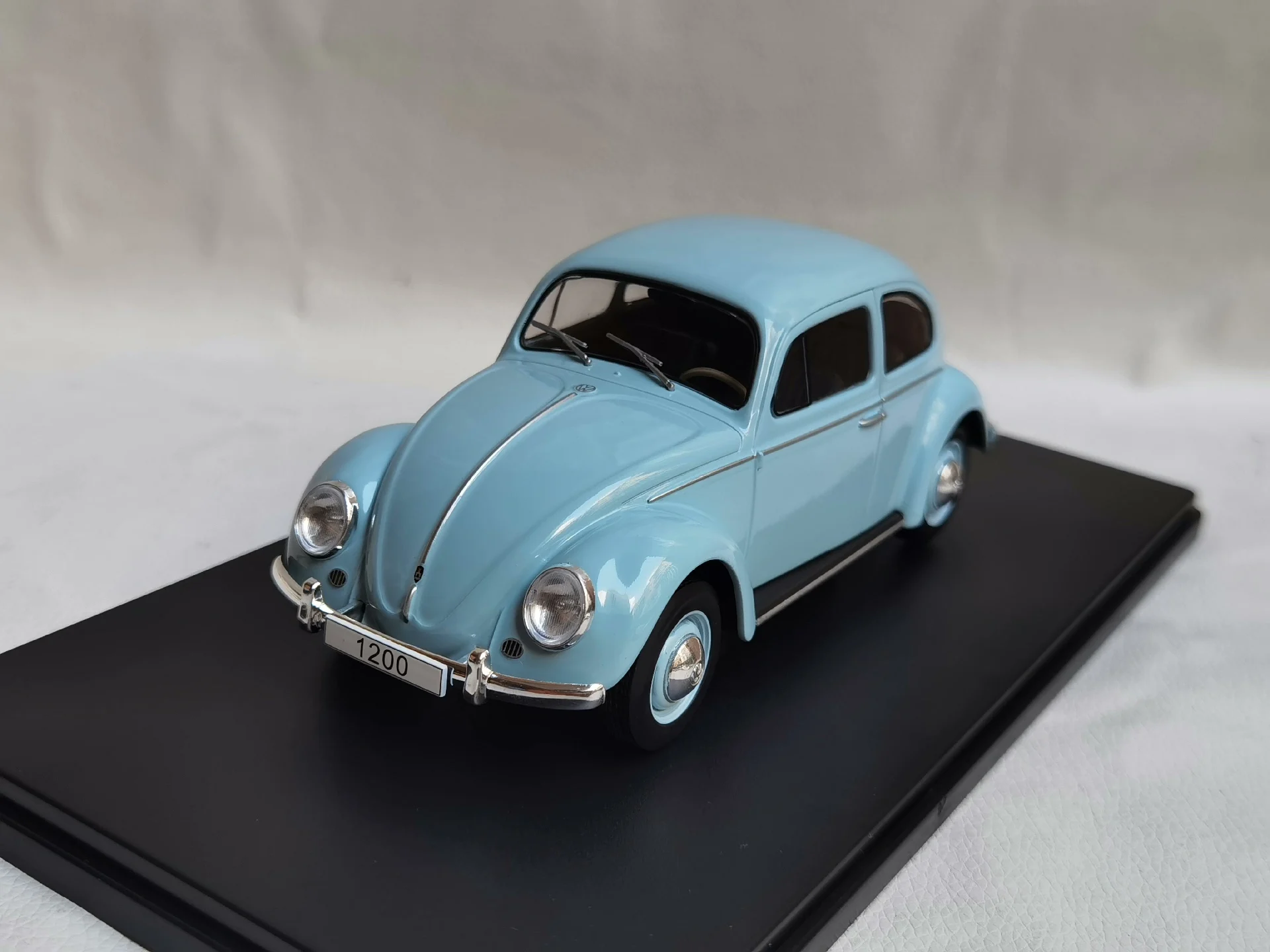 

Diecast WHITEBOX 1/24 Scale VW Kafer 1960 VW Beetle Alloy Car Model Collectible Toy Gift Souvenir Display Ornament