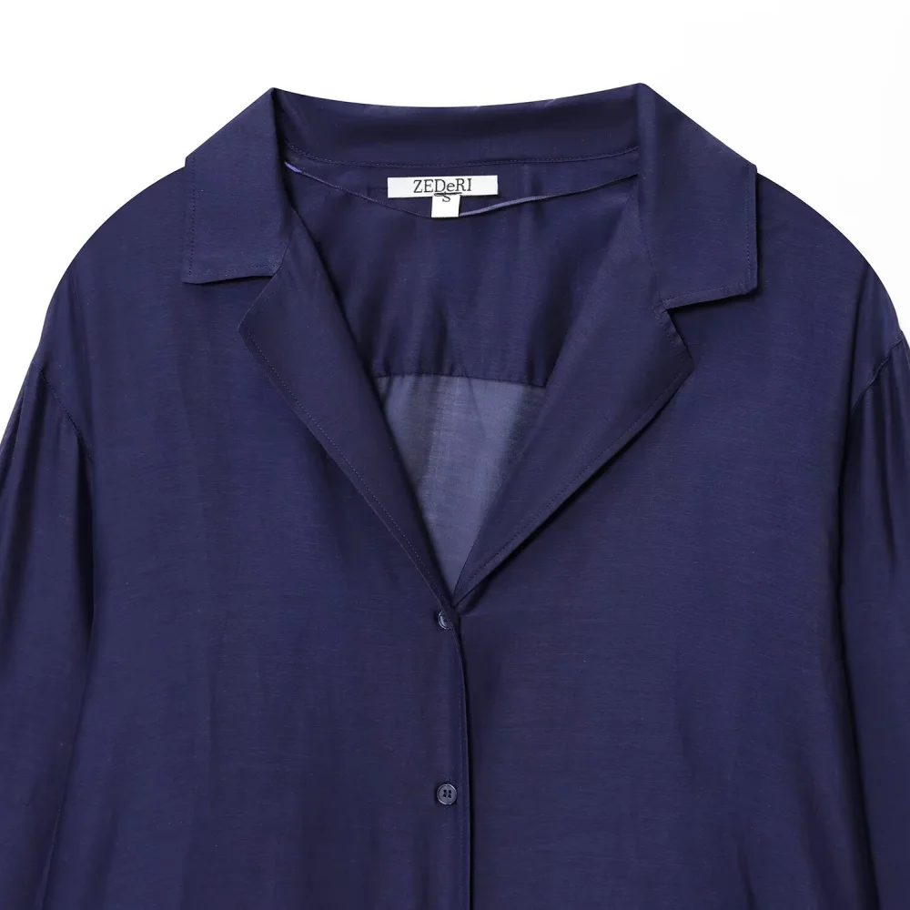 เสื้อเชิ้ตผู้หญิงทรงหลวมมีปก แขนยาว มีกระดุมและกระเป๋า สไตล์ใหม่สำหรับฤดูใบไม้ผลิและฤดูร้อน