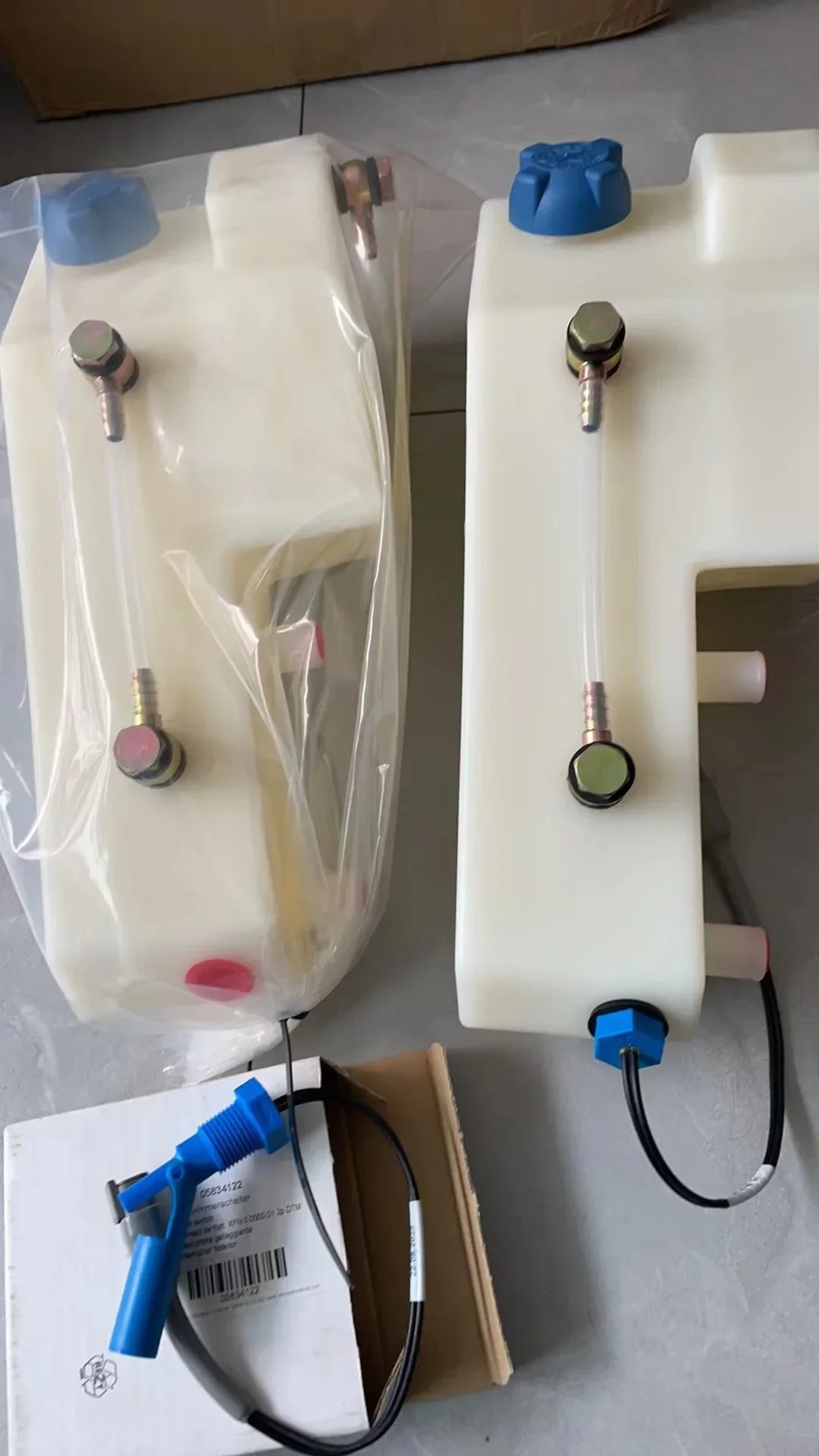 05903301 05903297 قطع غيار أسطوانة الطريق Bomag تعويض خزان المياه