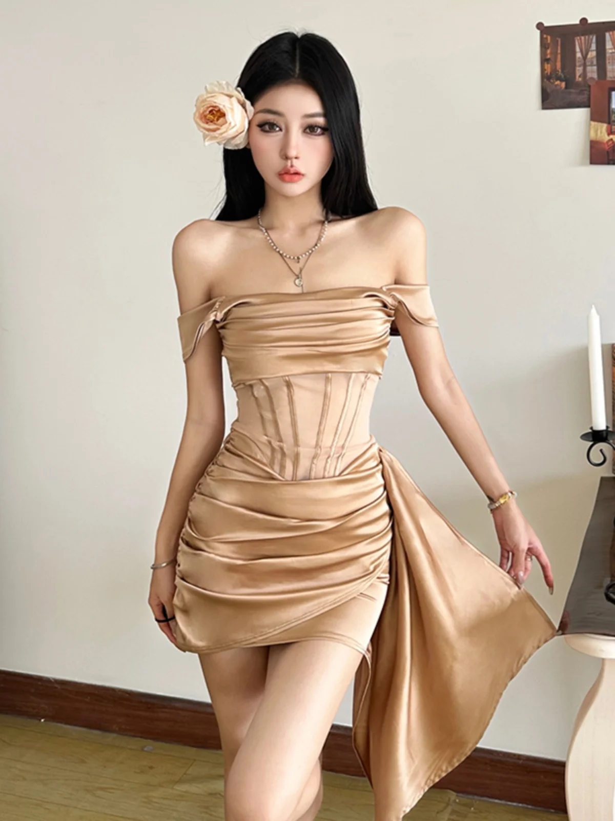 

SylCue Pure Desire: Сексуальное облегающее платье-бодикон с кружевными и атласными вставками, открытыми плечами, плиссировкой, завышенной талией, из шелковой ткани, осеннее.