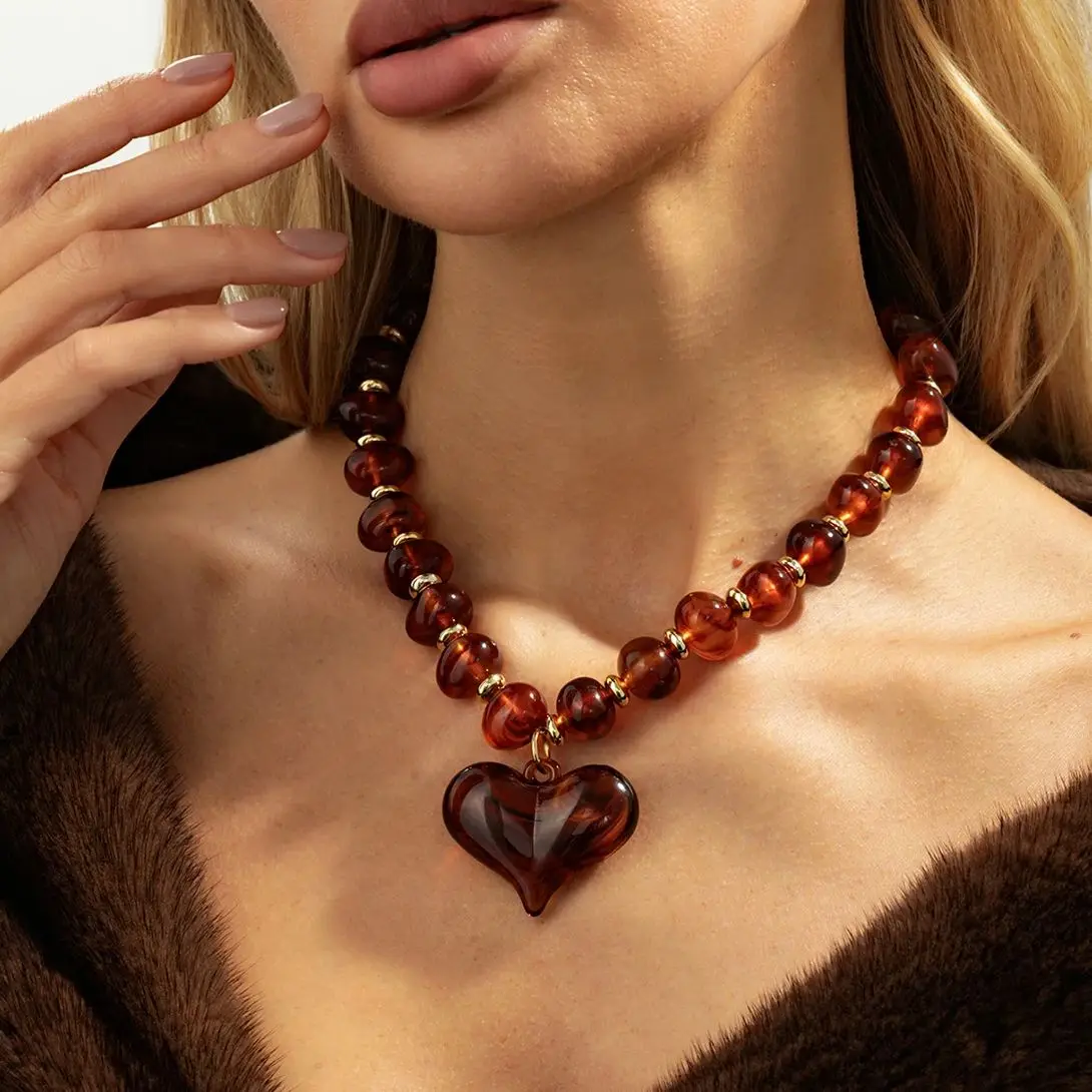 PuRui Übertriebene Vintage-Halskette mit großem Liebesherz-Anhänger für Damen, trendig, verstellbar, Kunstharz, CCB-Perlen, Kette, Grunge-Schmuck