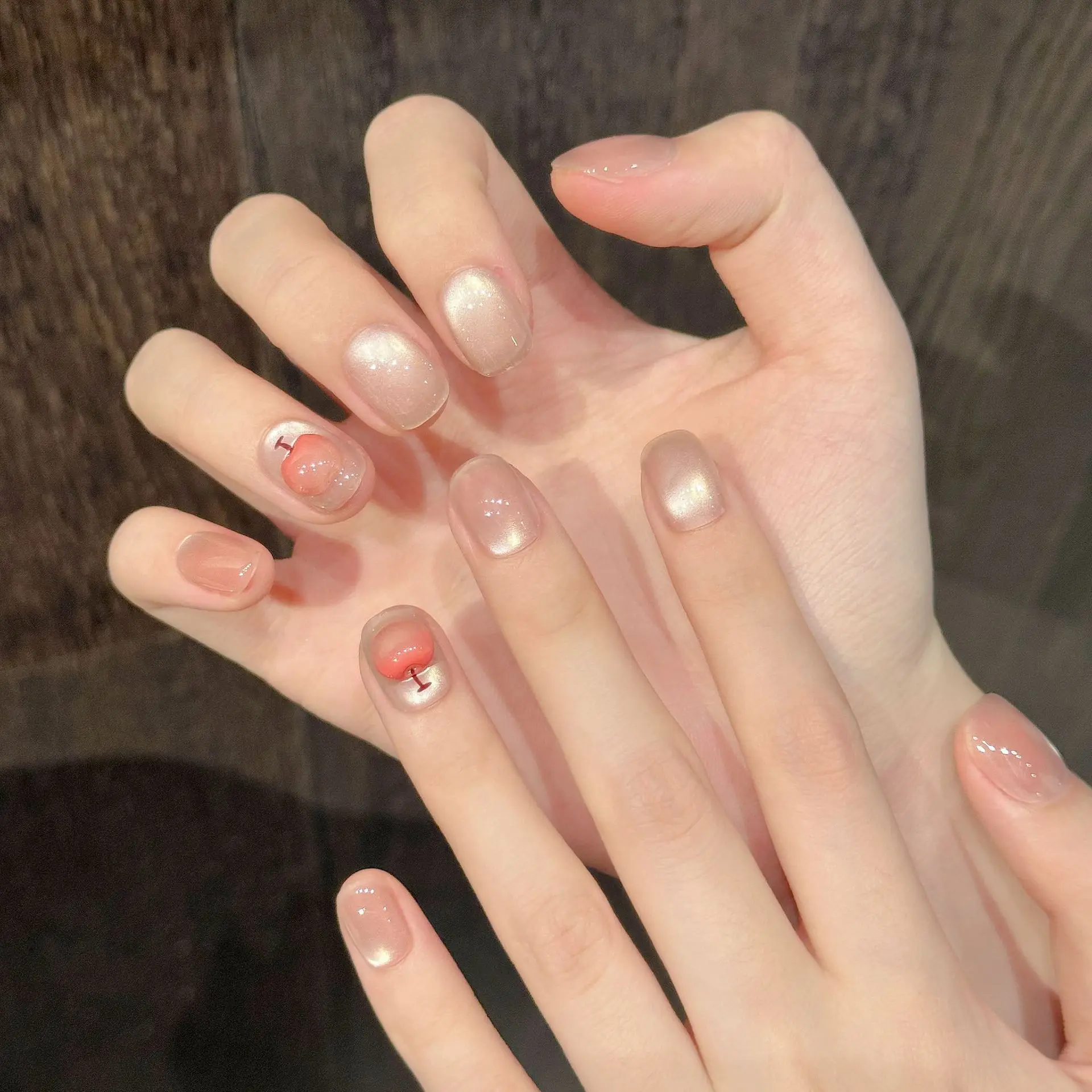10 Uds. De uñas postizas redondas cortas pintadas a mano en 3D con forma de manzana, color rosa, ojo de gato brillante, uñas postizas hechas a mano pequeñas y frescas