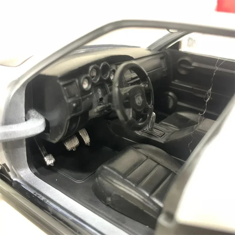 Jada1:24 2006 دودج تشارجر سيارة الشرطة عالية محاكاة دييكاست سيارة سبيكة معدنية نموذج سيارة لعب الأطفال جمع الهدايا