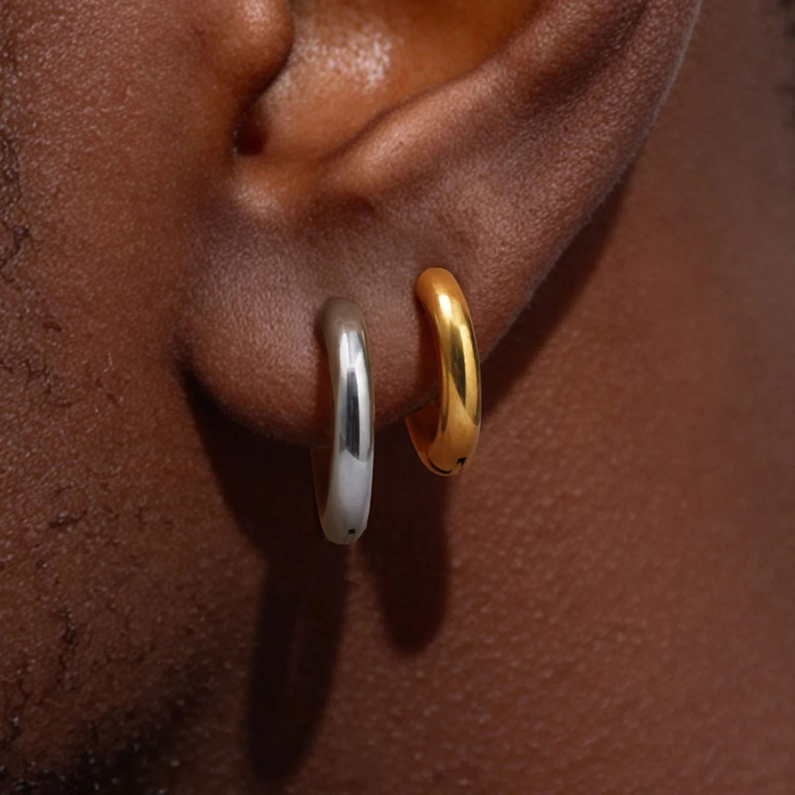 2/4pcs Classic Huggies Hoop Earring for Men,Anti Allergy Stainelss Steel Circle Cartilage Ear Buckle,Simple Punk Ear Jewelry
