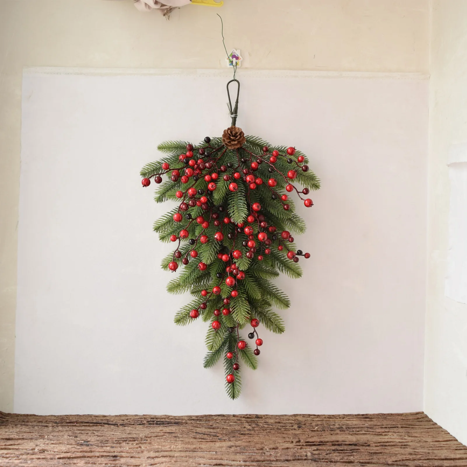 Ornements d'arbre de Noël à l'envers, fruit rouge, verdure, butin décoratif, pendentif, festival, fête, mur, décoration de la maison