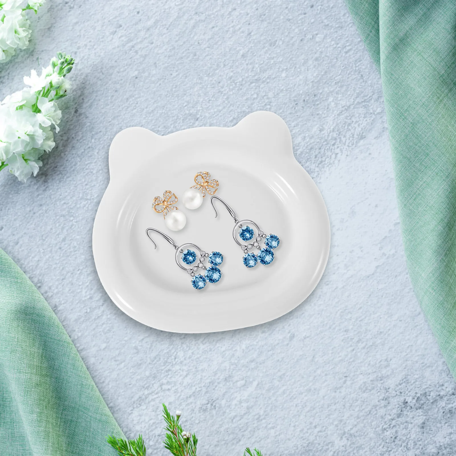 

Ceramic Bear Decorative Tray Tray White Large Size Jewelry Plate Decorative Dish Bedroom Earring Holder Storage Box