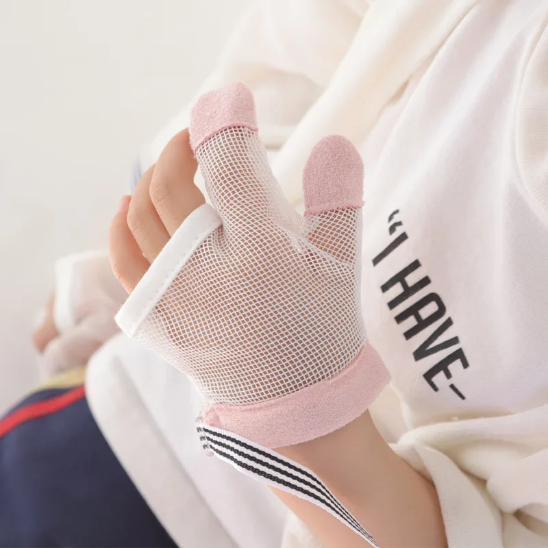 1 Pair Infant Baby Kids Anti Biting Eat Hand Protection Gloves Prevent Baby From Fingers Helps Stop Sucking Nails Harmless Suit