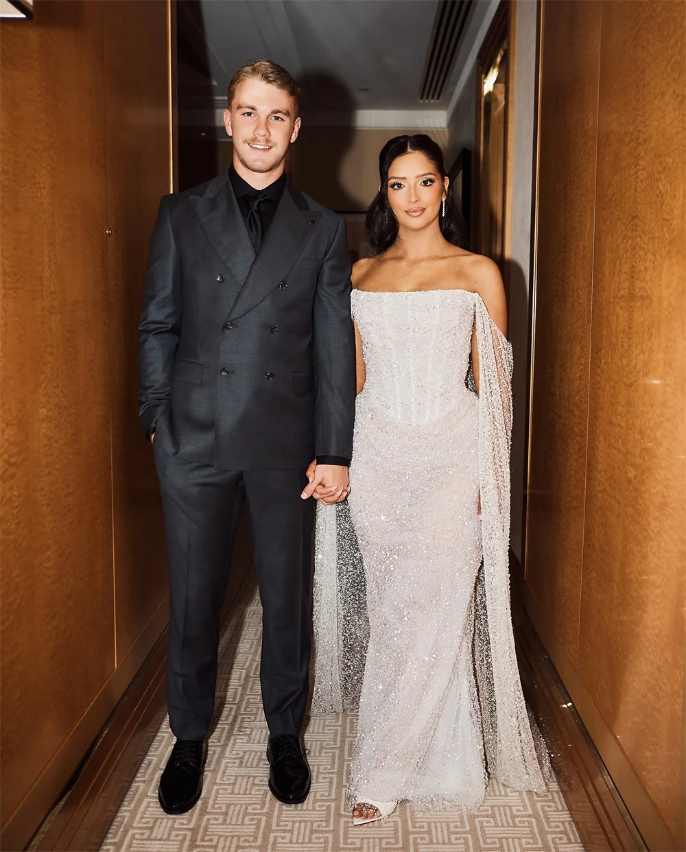 Vestidos de novia blancos personalizados con hombros descubiertos de Tokio, vestidos de novia sin mangas hasta el suelo, vestidos de novia elegantes de sirena 2025