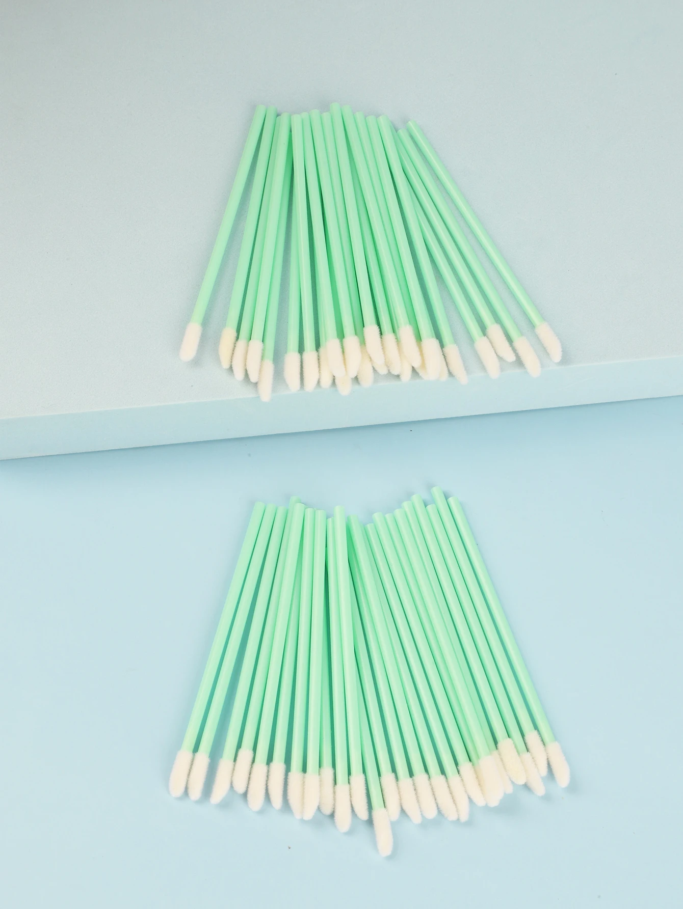 50 個使い捨てリップブラシまつげメイクブラシまつげエクステンションマスカラアプリケーター口紅ワンドセットメイクアップツール