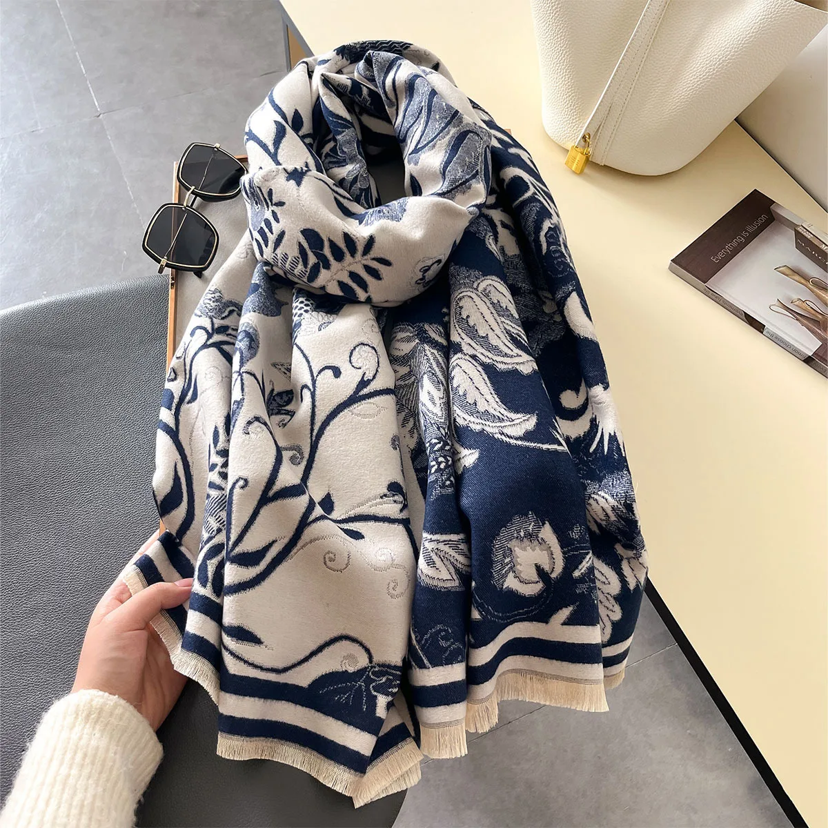 Luxury Brand Pashmina Shawl Wrap Scarf for Women Design Winter Warm Cashmere Scarves Bandana Female Thick Blanket Soft Bufanda