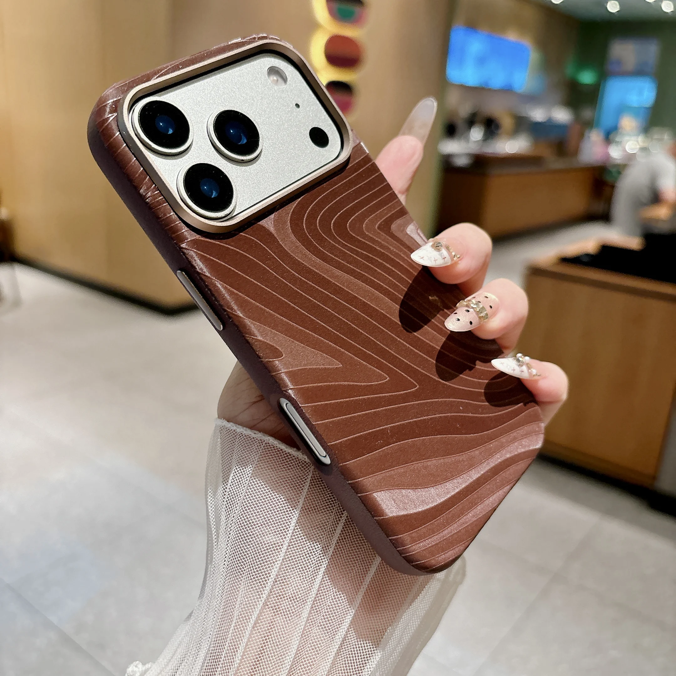 Elegant Cloud Brocade Swirl Leather Texture Magnetic Phone Case For iPhone 18 Pro Max 17 16 15 Magnetic Shockproof Back Cover