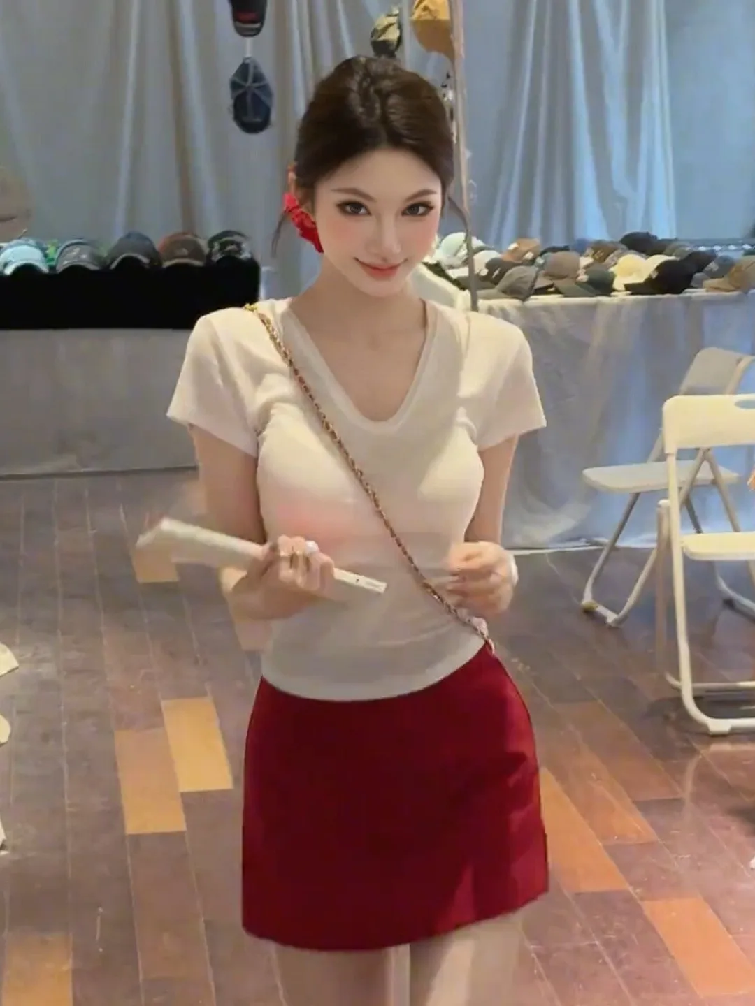 

Korean Style Simple White V-Neck Short Sleeve T-Shirt Red Skirt Two-Piece Set Women's Summer New Arrival Commute Outfit