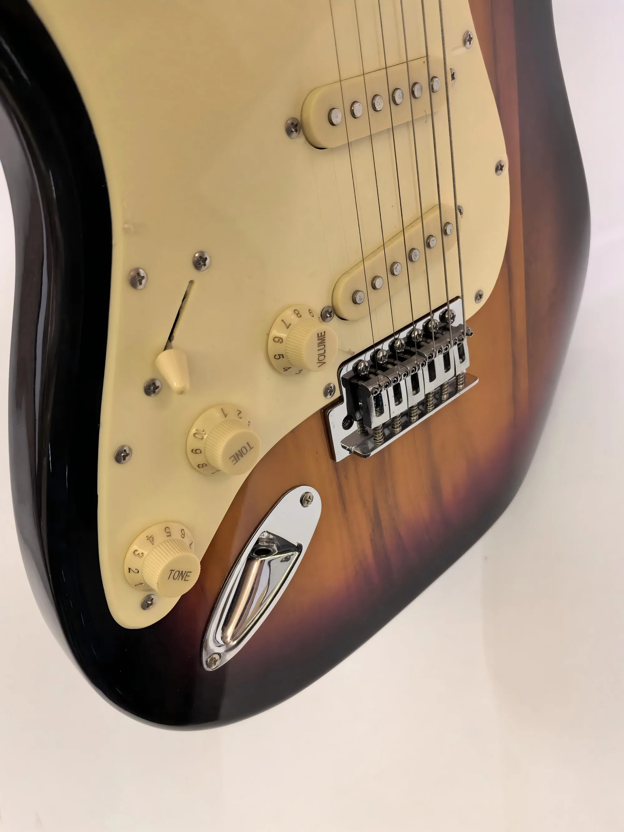 Today\'s event: left hand 6 string birch electric guitar, customizable, 1 in stock, direct sale from the manufacturer. sun color