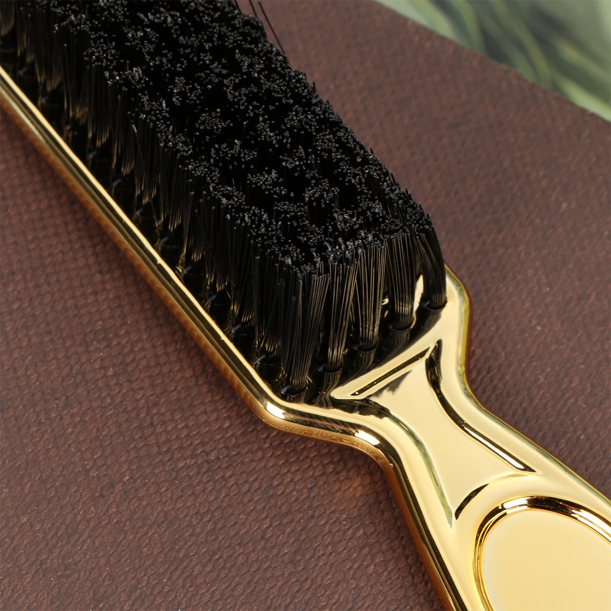 

1Pcs Men Hair Brush Vintage Style Oil Head Comb Sturdy Portable Hairdressing Brush for Cutting Residue Cleanup Fashion Hairstyle