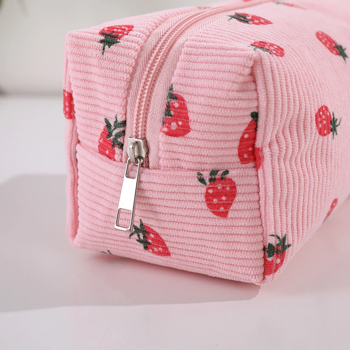 Niedliche Erdbeer-Make-up-Tasche, Hochwertiges Design, Outdoor-Reisetasche, Süße Große Tragbare Kosmetiktasche – Detail 7