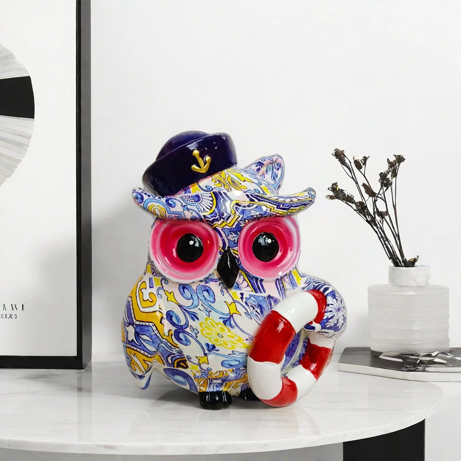 

Creative pirate owl ornament, modern and simple office and study decoration, resin handicrafts