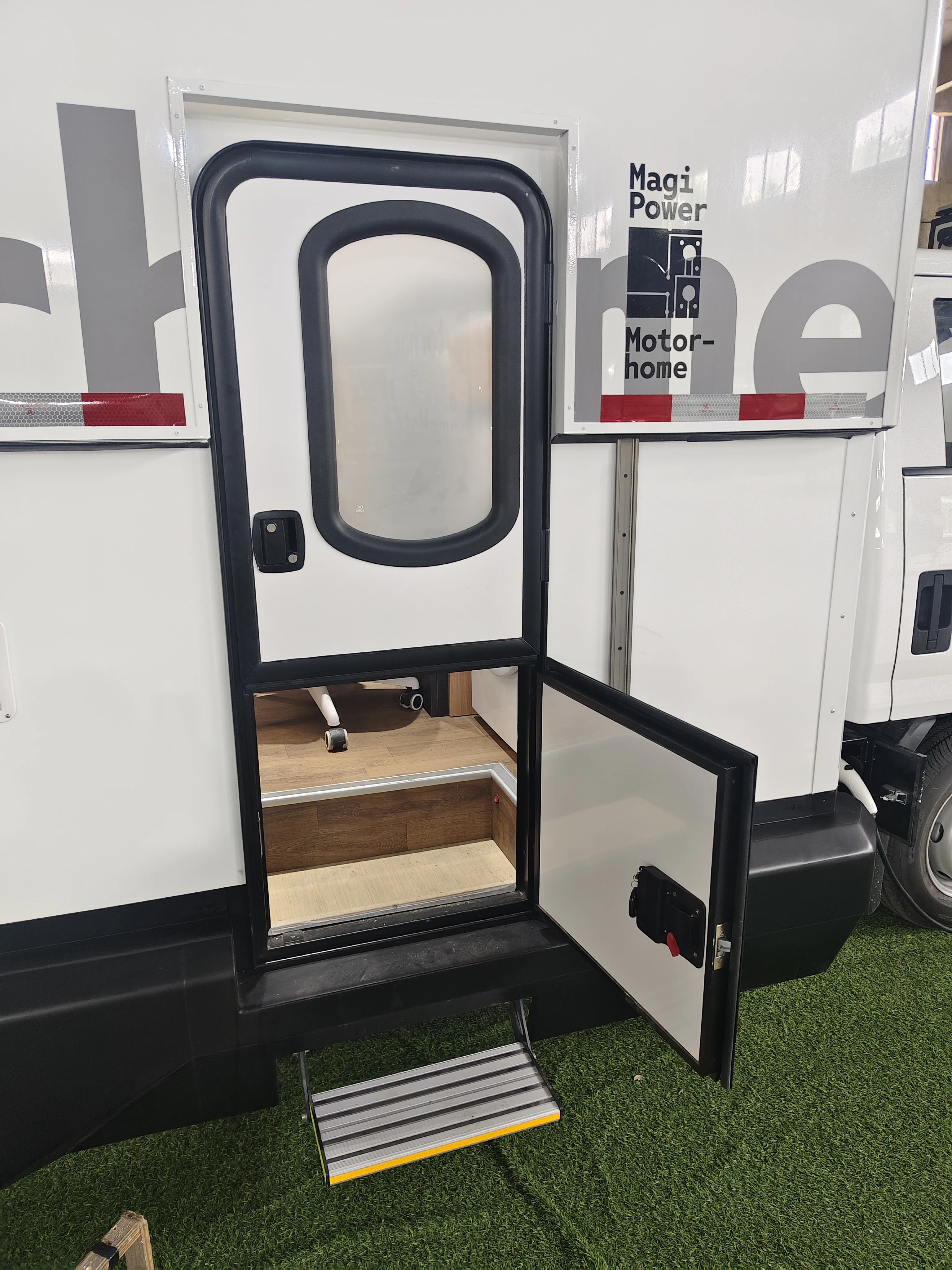 RV Door Factory 670x1800mm Aluminum Profile Double Entry Doors with Anti-Mosquito Mesh Screen for Ventilated Camper Entry Door