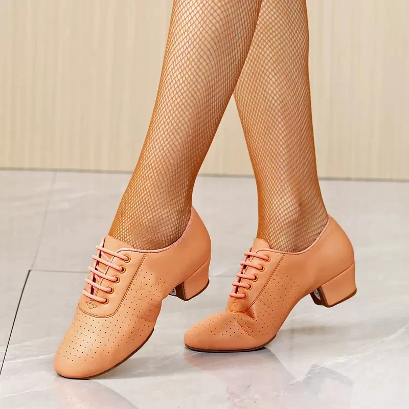 Sapatos de dança latina de vaca macia para mulheres, tênis de forma profissional, sapato de baile quadrado