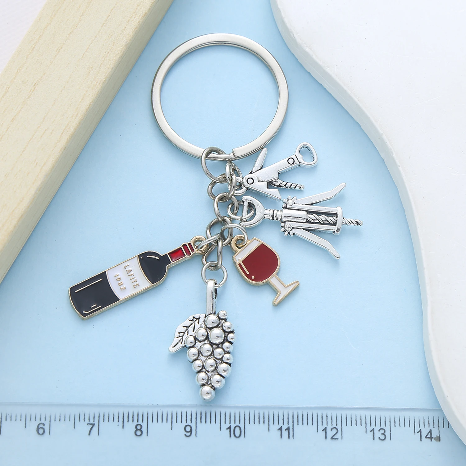 سلسلة مفاتيح سلسلة كؤوس النبيذ الأحمر للرجال والنساء ، سحر عصري ، إكسسوار فريد ، حقيبة محفظة ، حقيبة ظهر ، سيارة ، هدية ، 1 * *