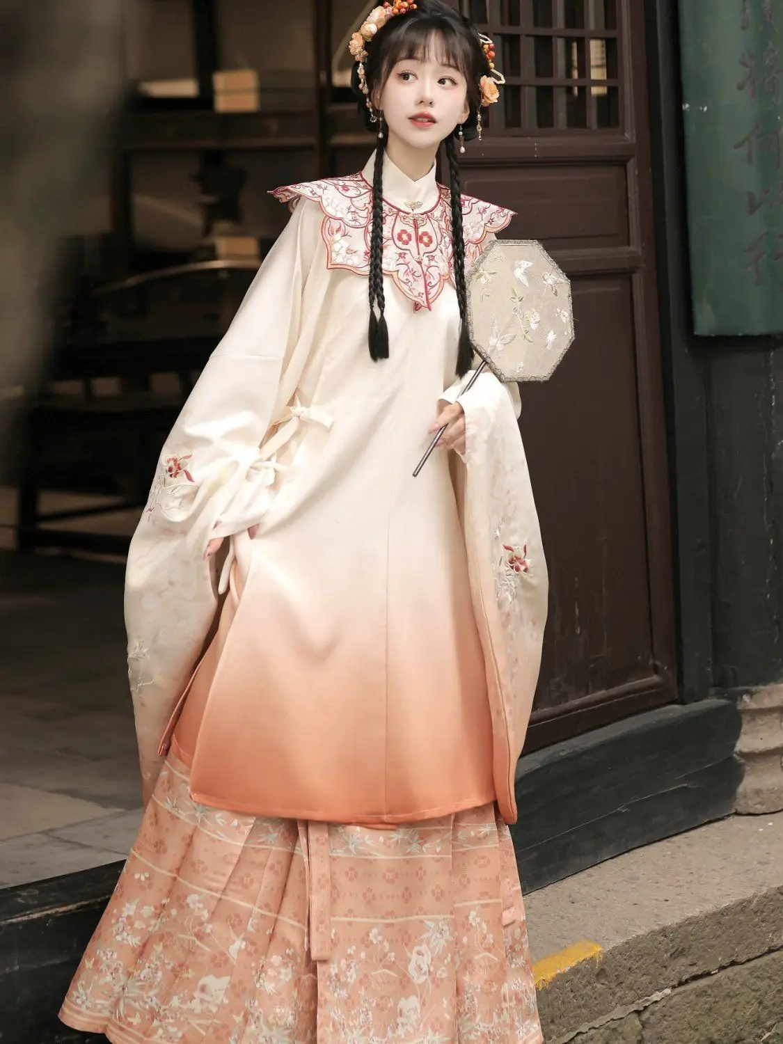 Chinese Hanfu Ming Dynasty Traditional Standing Collar Shirt  Cloud Shoulder Embroidery Horse Faceskirt China Mamianqun