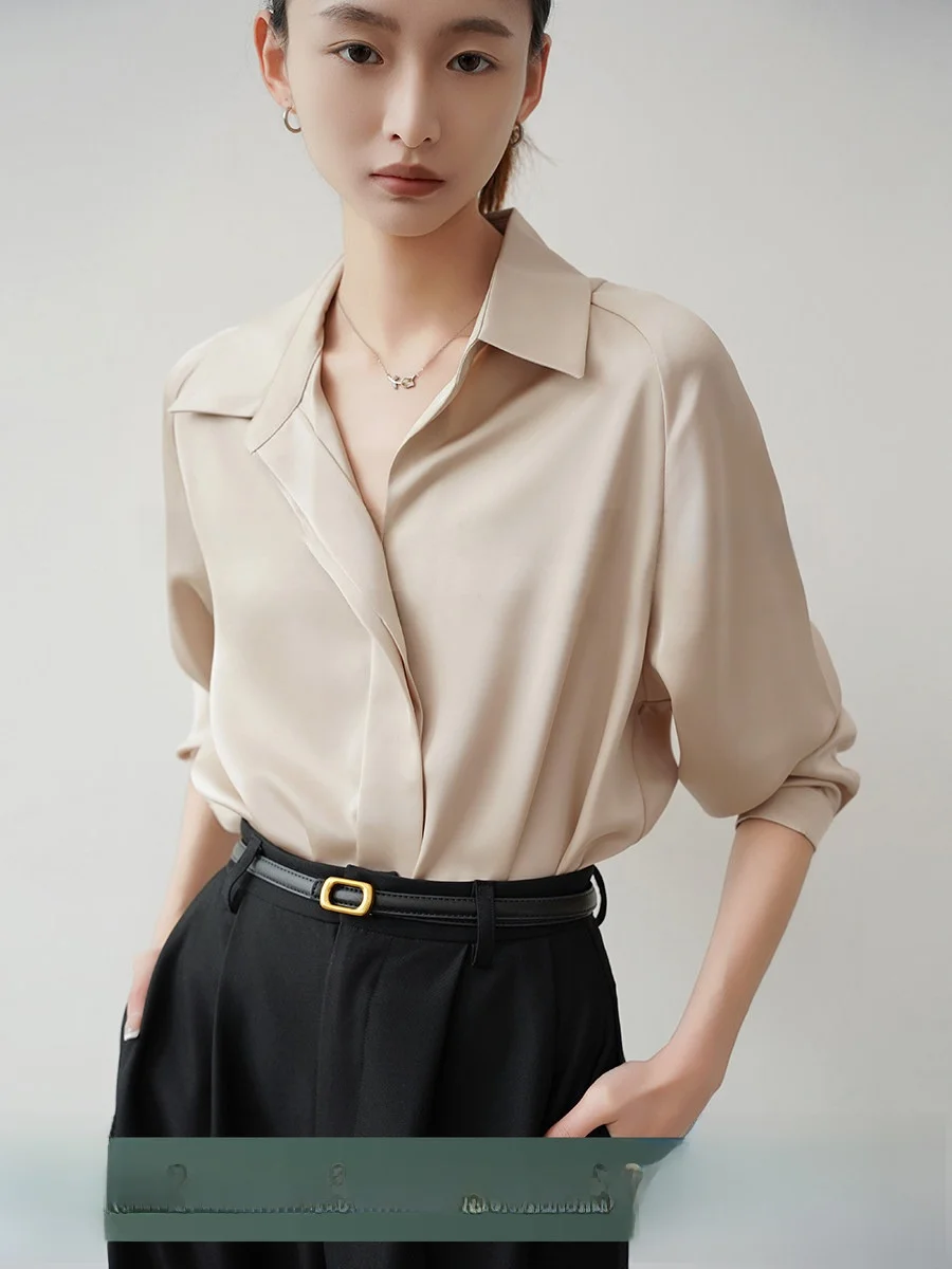 

Achu Ele Satin Long Sve V-Ne Свободный женский топ для поездок на работу и офисе Мягкий повседневный топ бежевого цвета