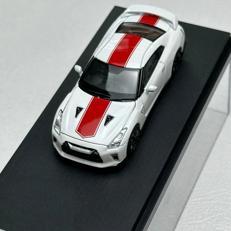 

Simulated Alloy Car Model Static Collection Ornaments Brand New with Packaging Simulation Can Open The Front Hood
