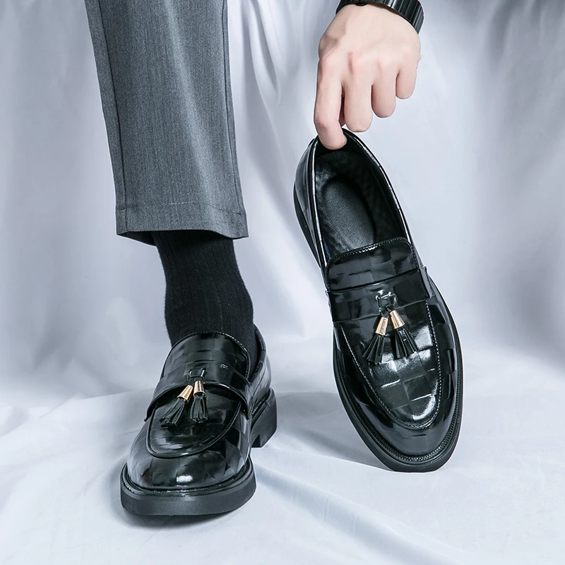 Luxury Brand Fashion Decoration Tassels Driving Shoes Men Casual Loafers Business Formal Dress Groom Footwear Zapatos Hombre