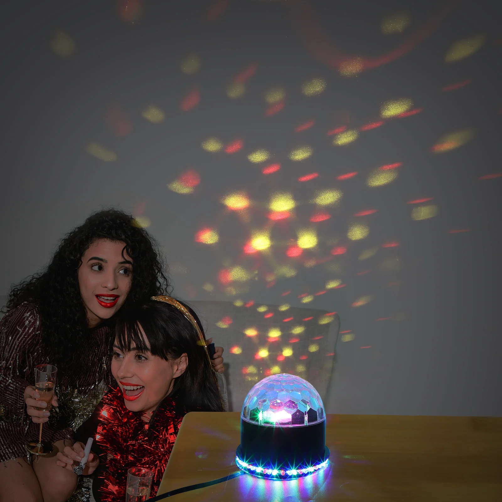 

1 шт. мини хрустальный шар светодиодный сценический светильник красочная лампа голосовая активация британская вилка вечерние украшения свет