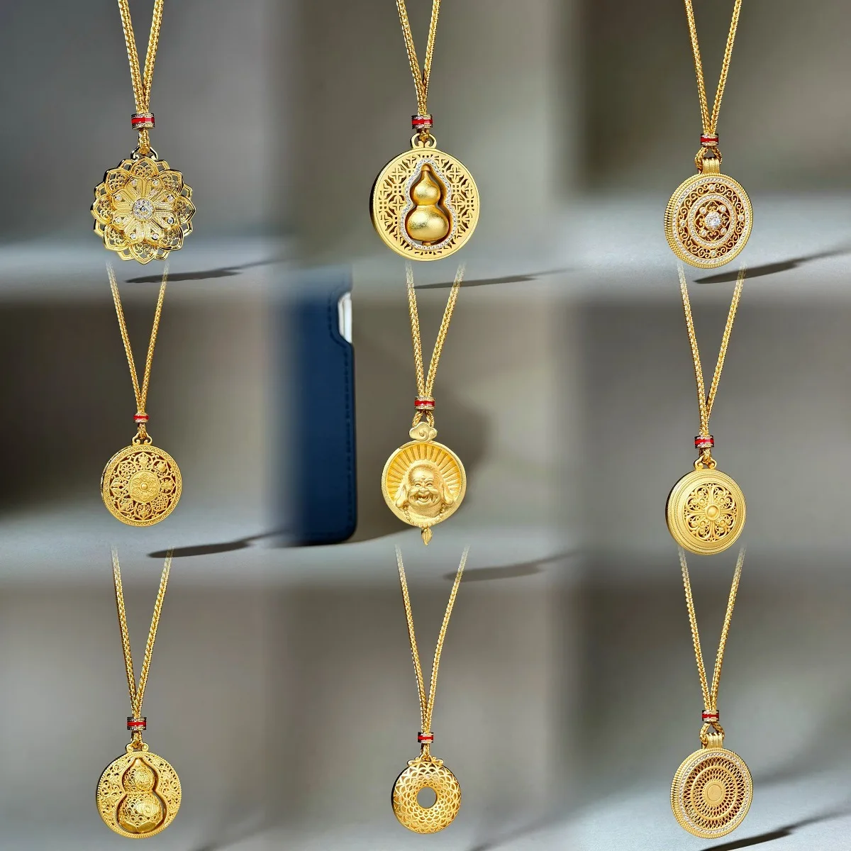 Ancient gold-colored fox-head amulet necklace for women, made of 9999  gold, with compass rope chain and pendant.