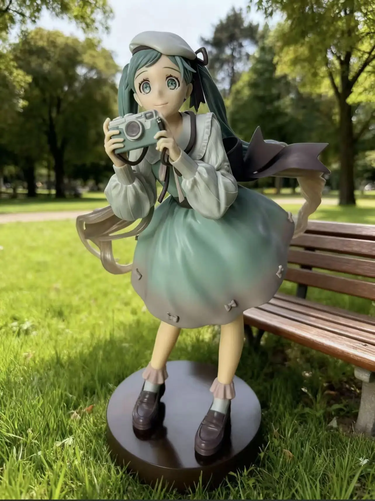 

В наличии: Коллекционная фигурка Hatsune Miku от Bandai Banpresto, серия Holiday Memories, в позе с фото, милая девушка, модель из ПВХ, декоративная игрушка