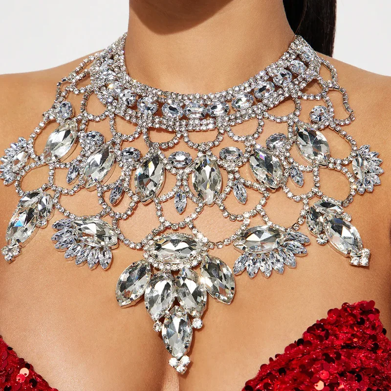 Exaggerated Necklace with a Sense of Design, Oversized Rhinestone Necklace, Sparkling Pageant Accessory for Womennecklace