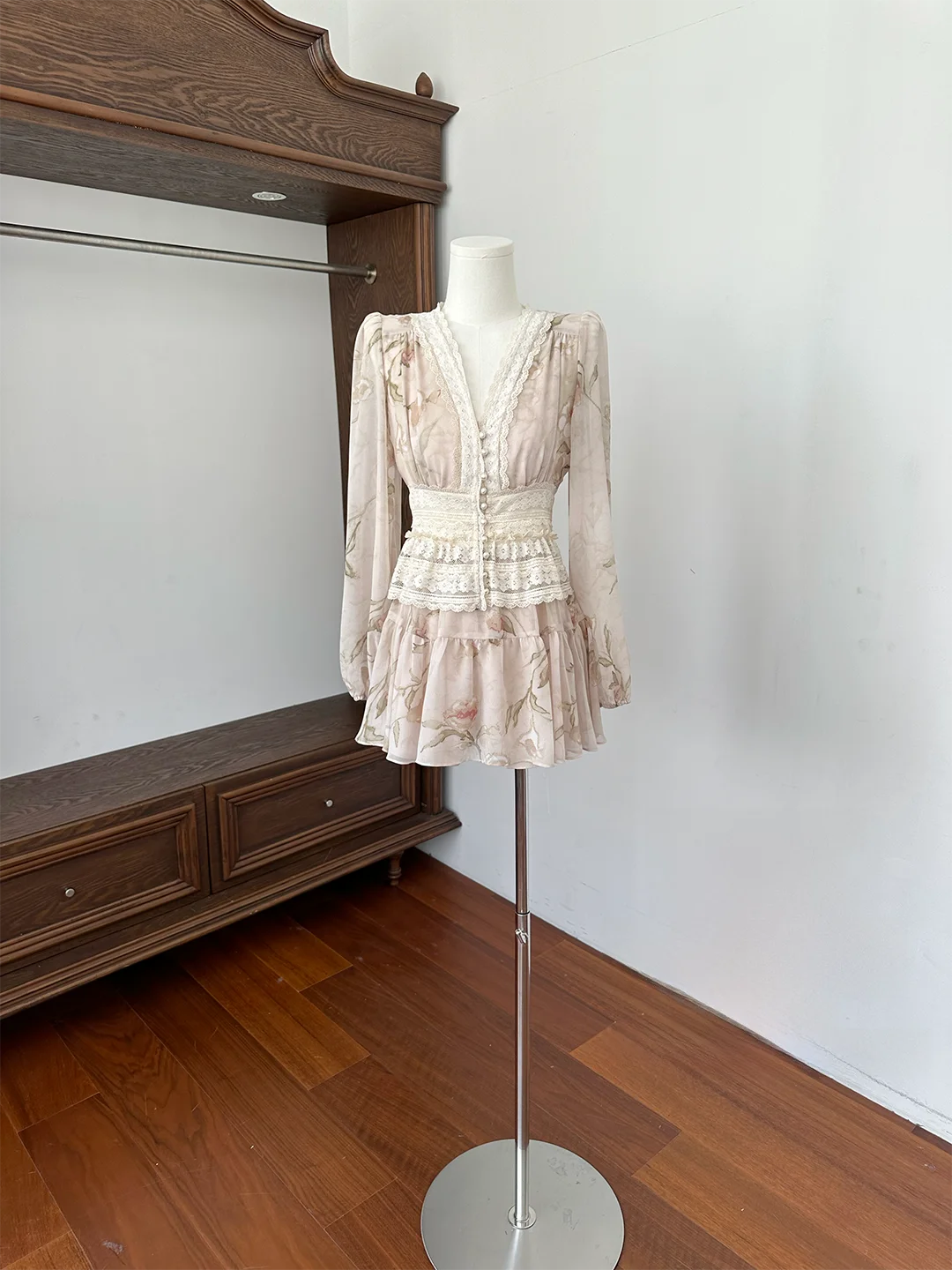 

Сентябрь 5, шифоновая юбка с кружевной отделкой и V-образным вырезом Dr, комплект с цветочной талией и длинной юбкой, модная весенняя коллекция