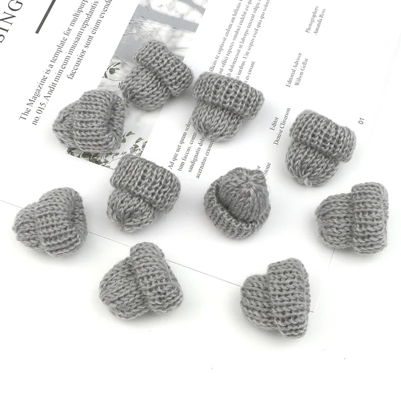 10 Stück Mini Strickmützen Brosche Pins Abzeichen DIY Nähen Bastelmaterialien Bastelbedarf Kinder Kopfbedeckung Puppenkleidung Zubehör – Detail 8