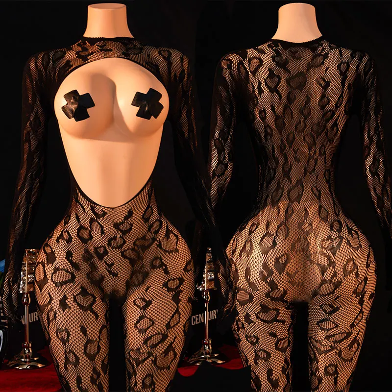 Vários estilos de lingerie sensual feminina com abertura total no peito, em rede, bodystockings sem entrepernas e sutiãs com recortes.