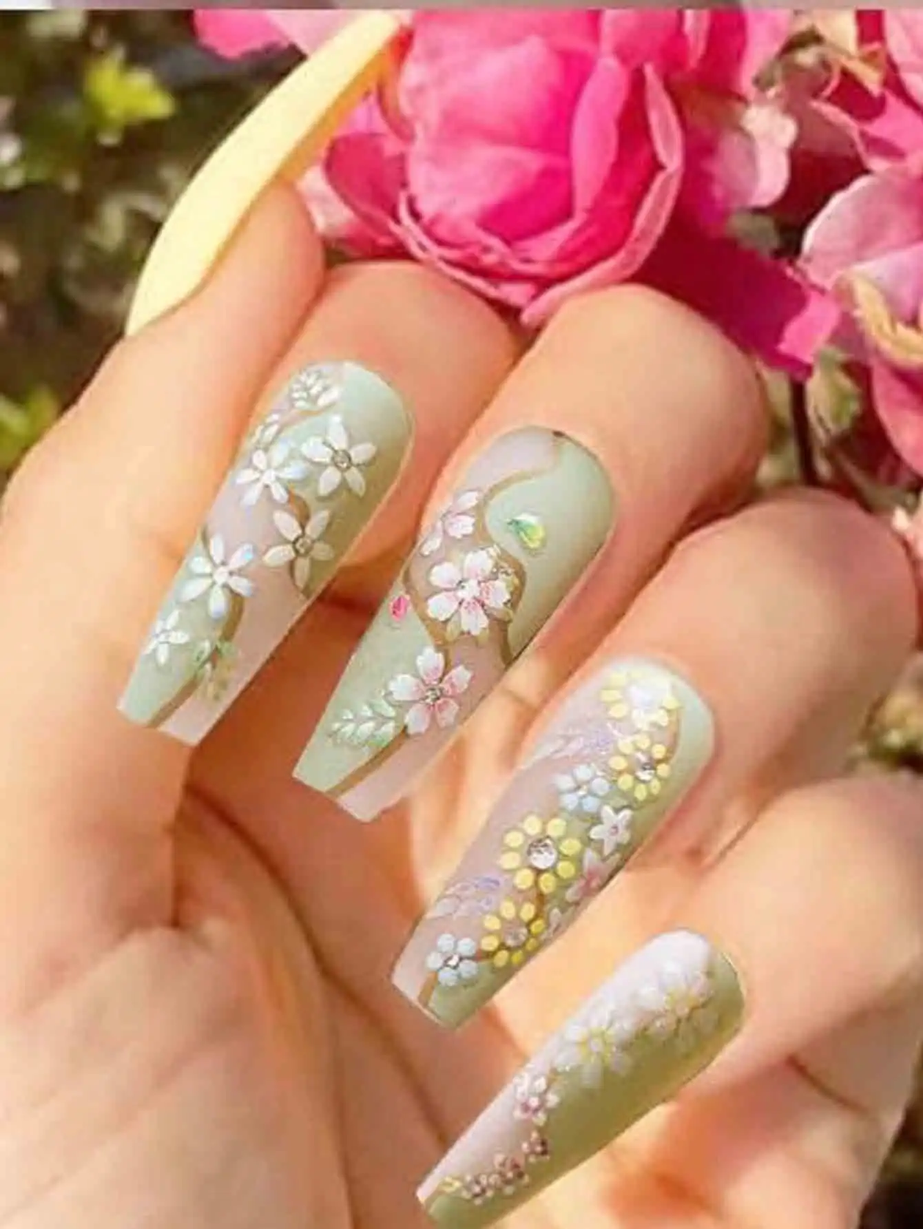 90 Nagelaufkleber fazer kurze Nahgel، 3D selfklemante weiße Blumen-Nagelaufkleber mit Strass-Design، Meerfarbige Laser-Gold-Nagel #5