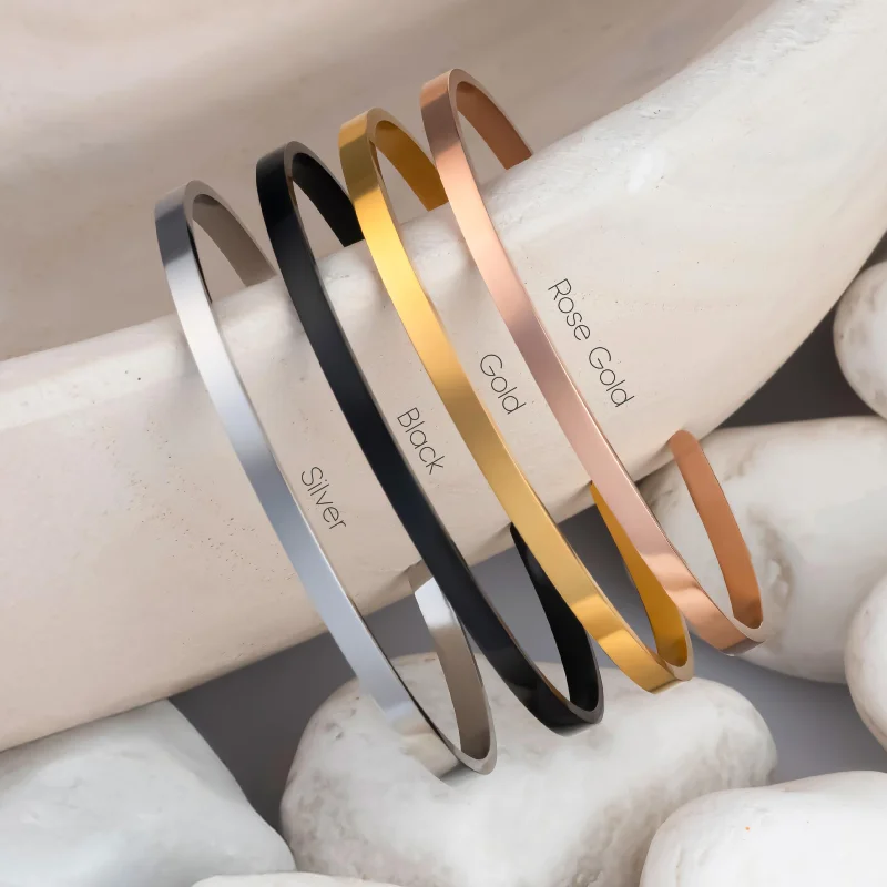 سوار مخصص محفورة الكفة تنسيق الإسورة للنساء شخصية التراص اسم المجوهرات التراص سوار لهداياها