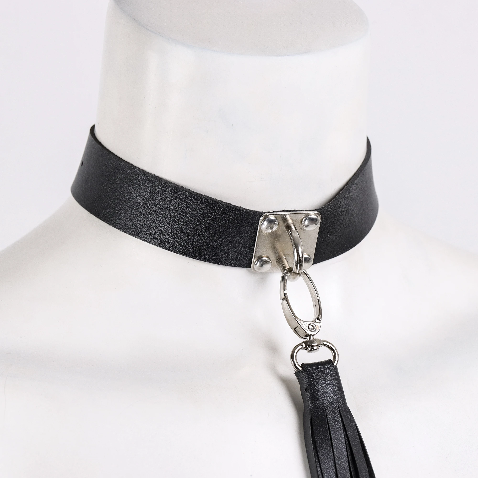 Women's Gothic PU Leather Choker Necklace - Adjustable, Minimalist Gothic collar for Halloween, Parties, Everyday