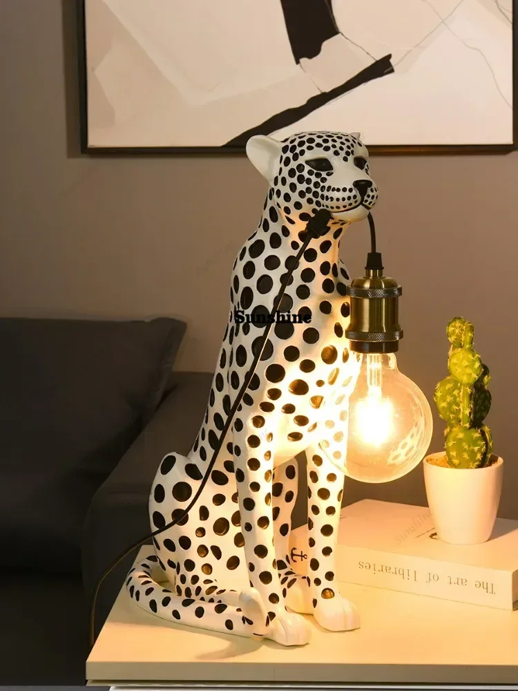 Modern Creativity Cheetah Sculpture Room Decoration Animal Figurine Model Living Room Table Home Decor And Accessories Ornaments