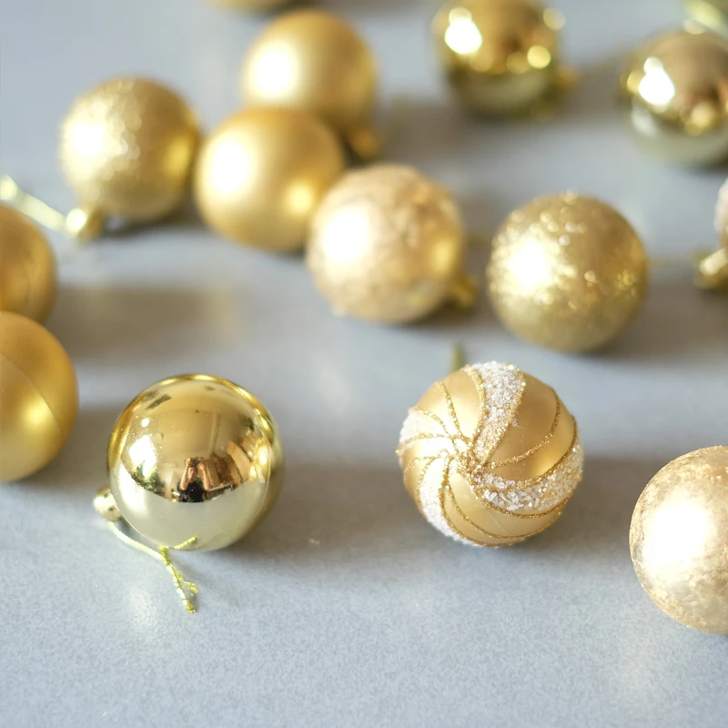 Design 5CM6CM Gold Silver Christmas Ball with Multiple Materials